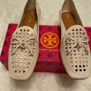 Tory Burch NWT~ Tory Charm Loafer~New Ivory Goat Leather with Bow